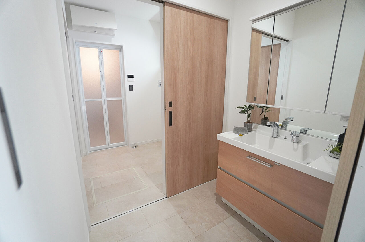 御浜住宅グループ（御浜建設） 枚方市｜2000万円台｜変形地｜間取り図｜隣家に囲まれた旗竿地でも明るく開放感が感じられる家の建築実例画像8