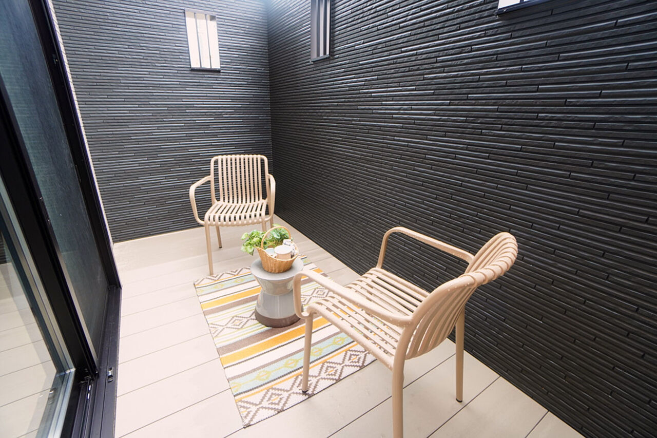 御浜住宅グループ（御浜建設） 枚方市｜2000万円台｜30坪台｜間取り図｜青空の下で家族だんらん。プライベートテラスのある家の建築実例画像4