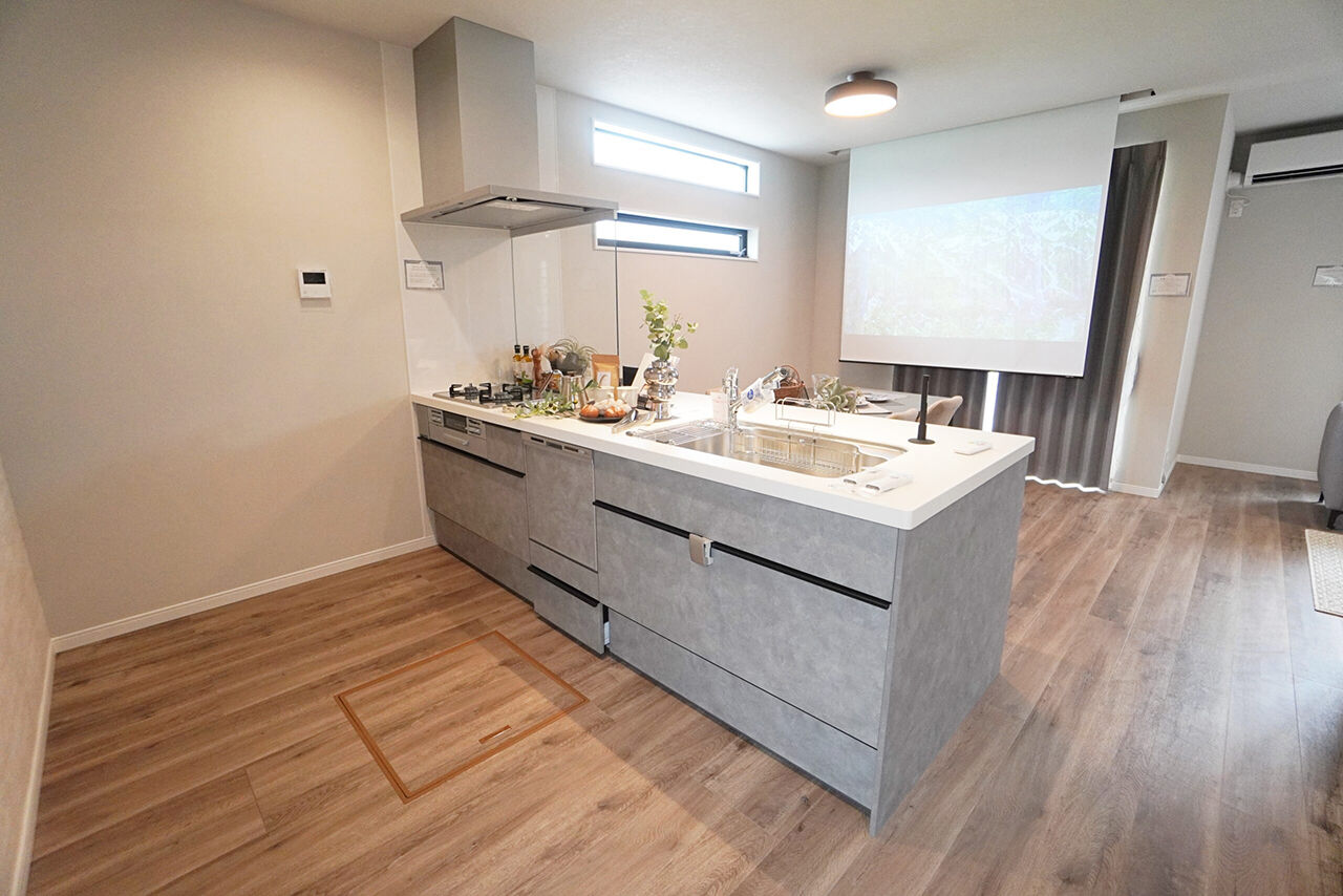 御浜住宅グループ（御浜建設） 枚方市｜2000万円台｜30坪台｜間取り図｜青空の下で家族だんらん。プライベートテラスのある家の建築実例画像5