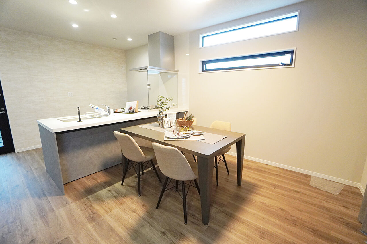 御浜住宅グループ（御浜建設） 枚方市｜2000万円台｜30坪台｜間取り図｜青空の下で家族だんらん。プライベートテラスのある家の建築実例画像6