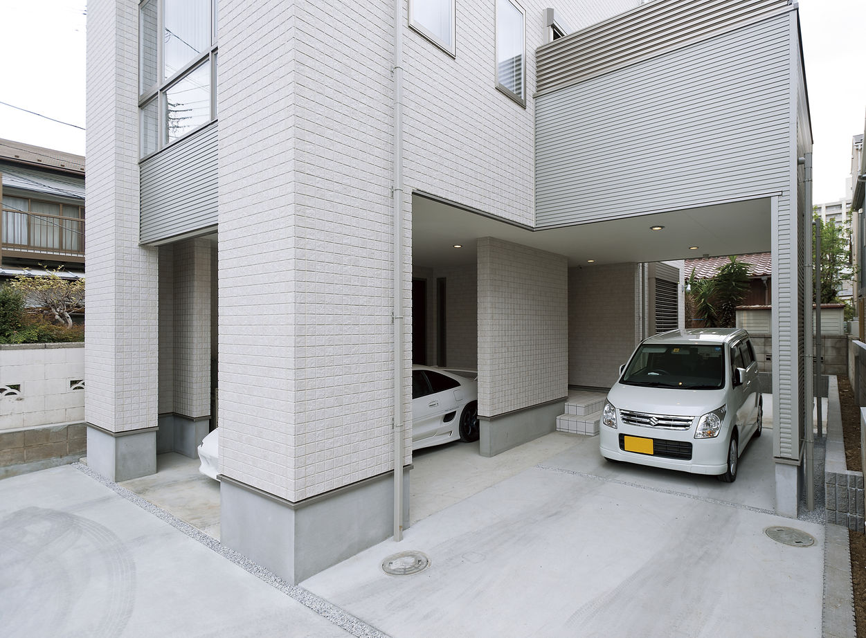 近藤建設 【2000万円台/40坪台/バルコニー/収納】車2台を駐車できるシンプルモダンな箱型のビルトインガレージハウスの建築実例画像2