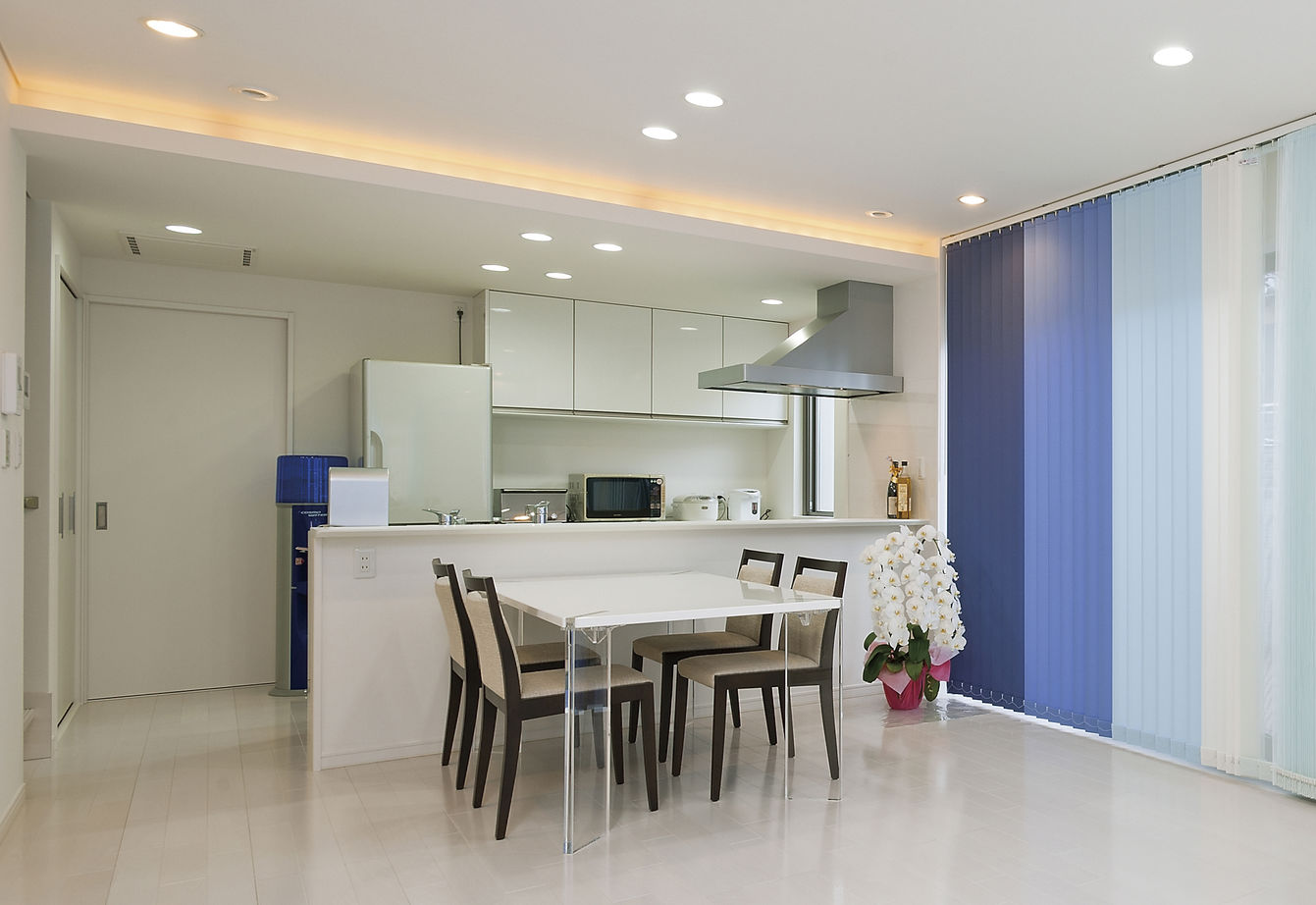 近藤建設 【2000万円台/40坪台/バルコニー/収納】車2台を駐車できるシンプルモダンな箱型のビルトインガレージハウスの建築実例画像4