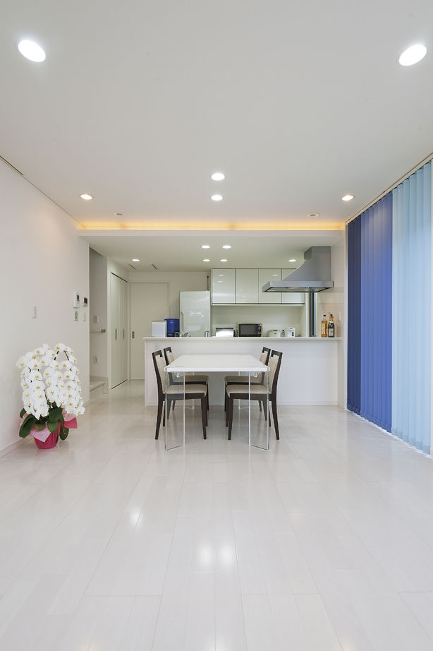 近藤建設 【2000万円台/40坪台/バルコニー/収納】車2台を駐車できるシンプルモダンな箱型のビルトインガレージハウスの建築実例画像5