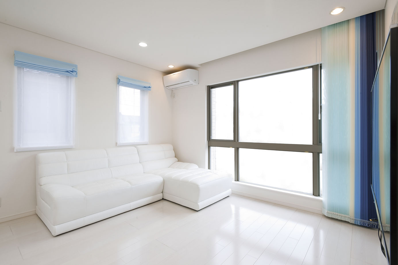 近藤建設 【2000万円台/40坪台/バルコニー/収納】車2台を駐車できるシンプルモダンな箱型のビルトインガレージハウスの建築実例画像6