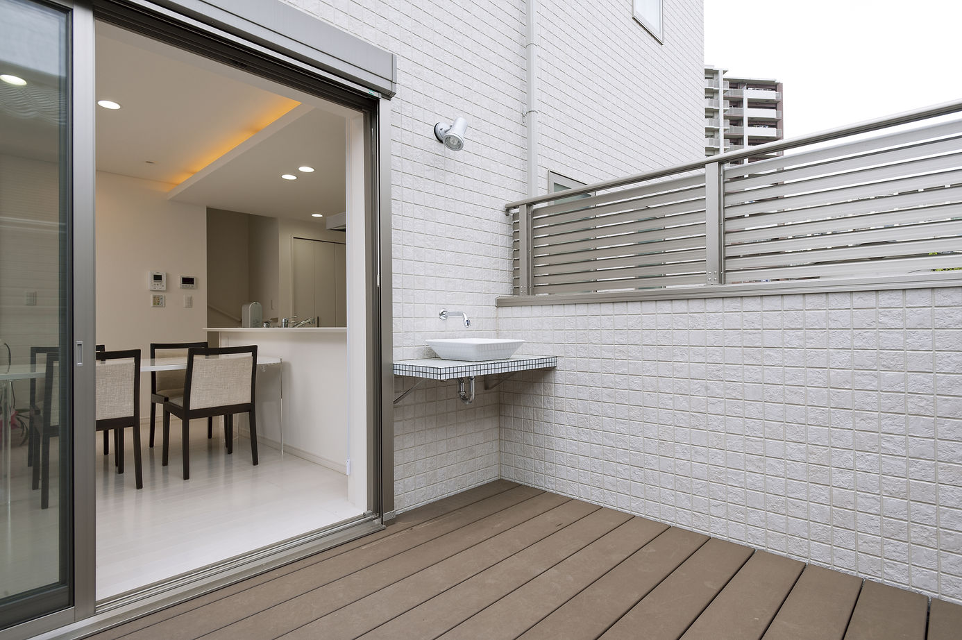 近藤建設 【2000万円台/40坪台/バルコニー/収納】車2台を駐車できるシンプルモダンな箱型のビルトインガレージハウスの建築実例画像7