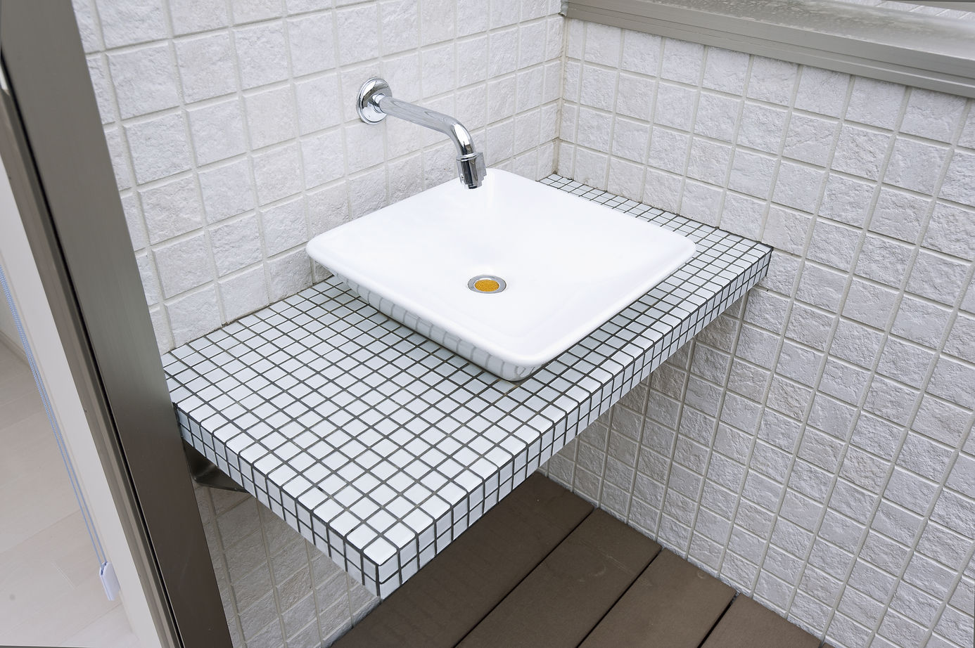 近藤建設 【2000万円台/40坪台/バルコニー/収納】車2台を駐車できるシンプルモダンな箱型のビルトインガレージハウスの建築実例画像8