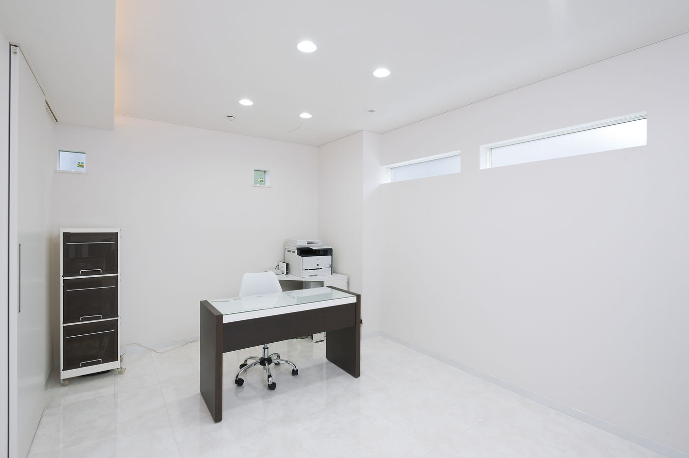 近藤建設 【2000万円台/40坪台/バルコニー/収納】車2台を駐車できるシンプルモダンな箱型のビルトインガレージハウスの建築実例画像9