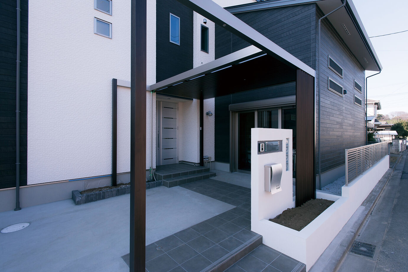 近藤建設 【3000万円台/75.8坪/間取り図】気兼ねない空間の二世帯住宅。書斎とつながる夢のビルトインガレージハウスの建築実例画像4