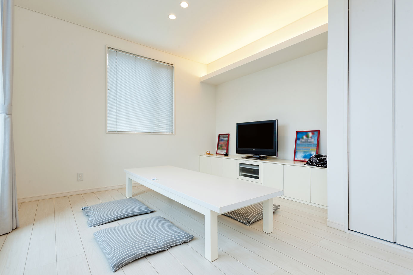 近藤建設 【30坪台/車2台/趣味部屋】一級建築士の施主も満足！寝室から愛車を眺める3階建てビルトインガレージハウスの建築実例画像8