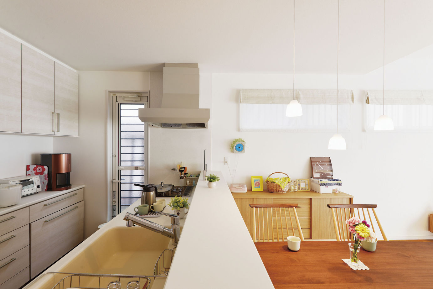 近藤建設 【1000万円台/30坪台/家事動線/間取り図】高天井で明るい北欧テイストのナチュラル内装と和モダン外観の家の建築実例画像4