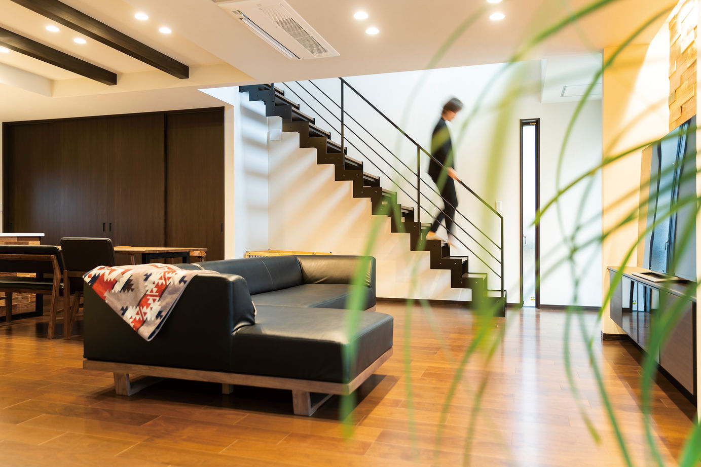 近藤建設 【3000万円/40坪台/吹き抜け/間取り図】生活感は2階に、家事動線にも配慮したアジアンリゾートテイストの家の建築実例画像6