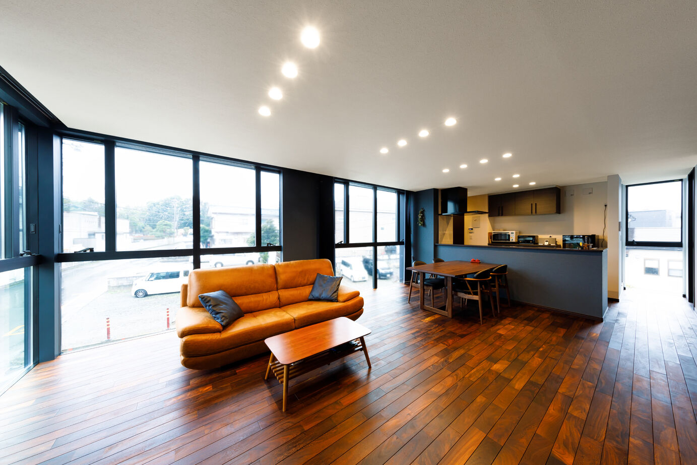 近藤建設 【2000万円台/30坪台/2階リビング/間取り図】オーバーハングな外観がスタイリッシュ。お店みたいな四角い家の建築実例画像3