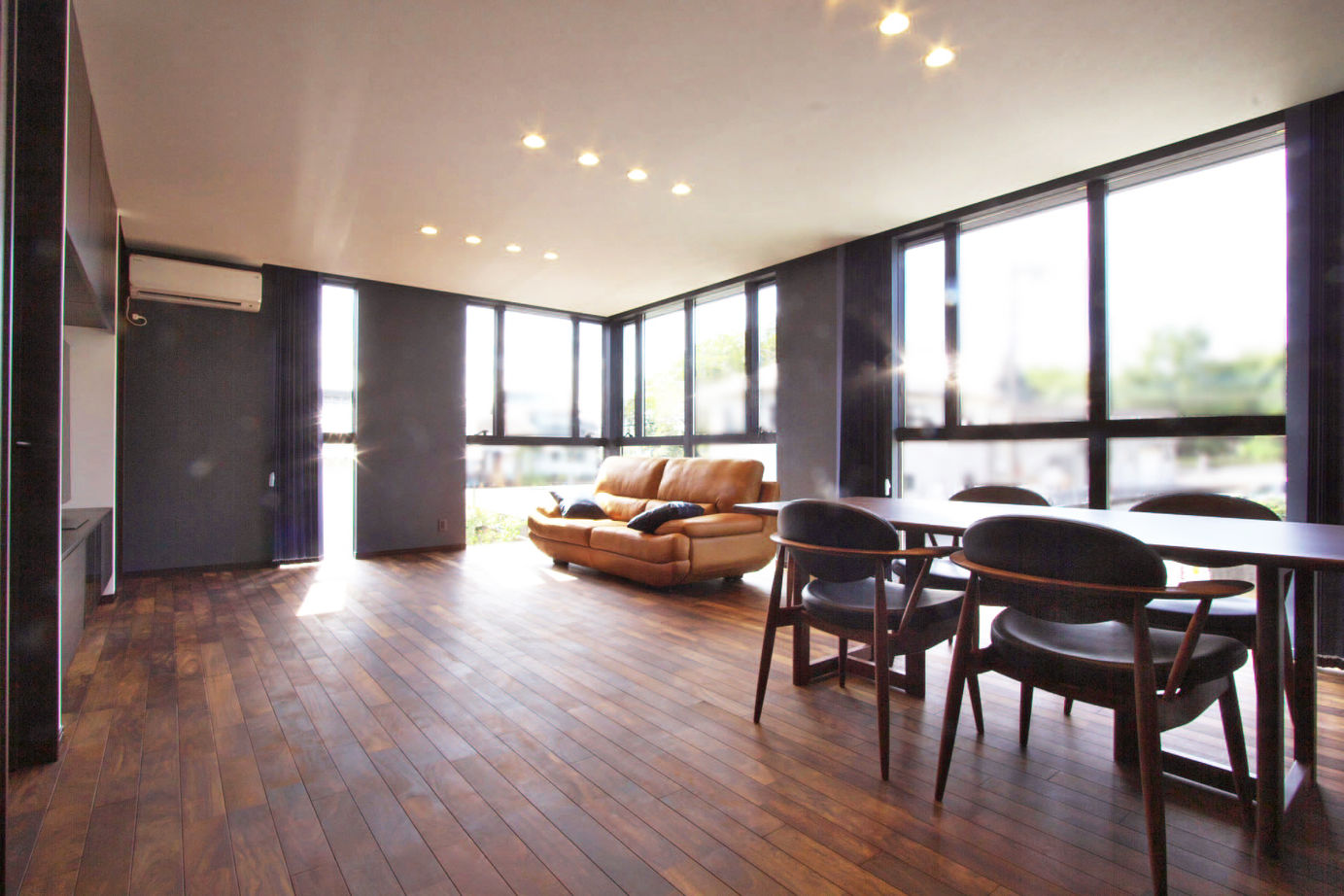 近藤建設 【2000万円台/30坪台/2階リビング/間取り図】オーバーハングな外観がスタイリッシュ。お店みたいな四角い家の建築実例画像4