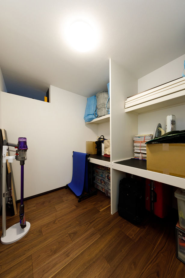 近藤建設 【2000万円台/30坪台/2階リビング/間取り図】オーバーハングな外観がスタイリッシュ。お店みたいな四角い家の建築実例画像10