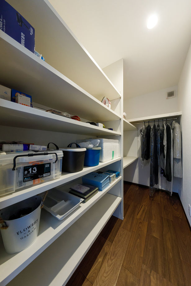 近藤建設 【2000万円台/30坪台/2階リビング/間取り図】オーバーハングな外観がスタイリッシュ。お店みたいな四角い家の建築実例画像13