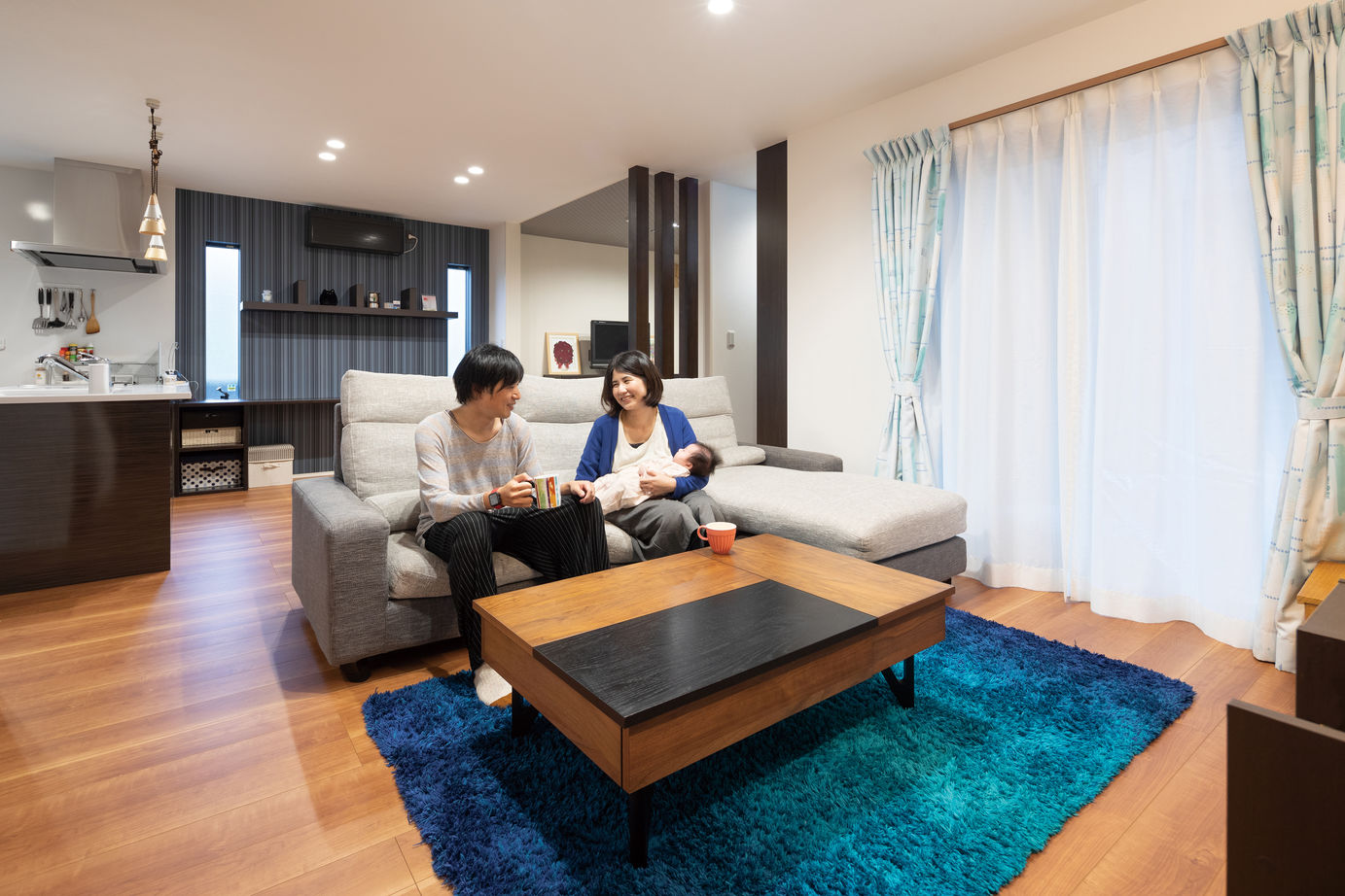 近藤建設 【1000万円台/30坪台/間取り図】奥行が広く雨に濡れないインナーバルコニー。広々リビングに本棚のある家の建築実例画像