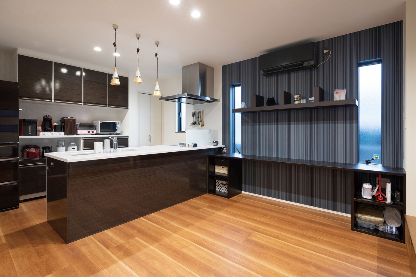 近藤建設 【1000万円台/30坪台/間取り図】奥行が広く雨に濡れないインナーバルコニー。広々リビングに本棚のある家の建築実例画像3