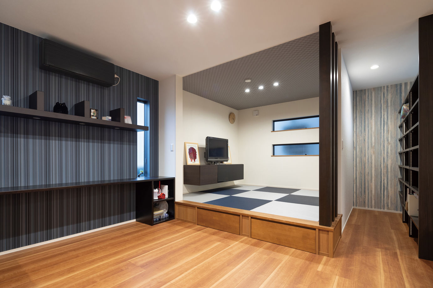 近藤建設 【1000万円台/30坪台/間取り図】奥行が広く雨に濡れないインナーバルコニー。広々リビングに本棚のある家の建築実例画像4