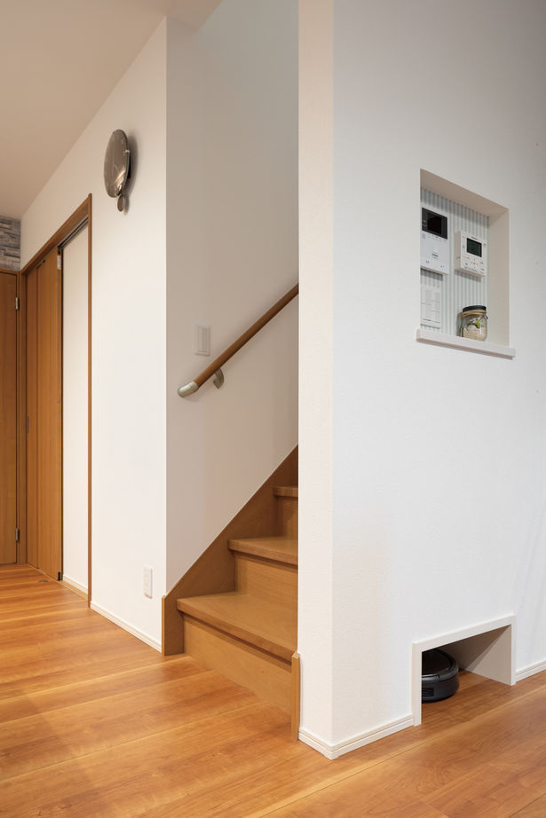 近藤建設 【1000万円台/30坪台/間取り図】奥行が広く雨に濡れないインナーバルコニー。広々リビングに本棚のある家の建築実例画像8