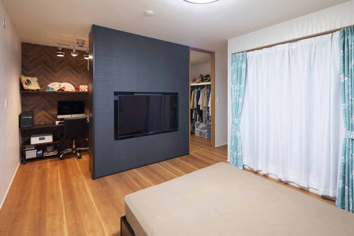 近藤建設 【1000万円台/30坪台/間取り図】奥行が広く雨に濡れないインナーバルコニー。広々リビングに本棚のある家の建築実例画像12