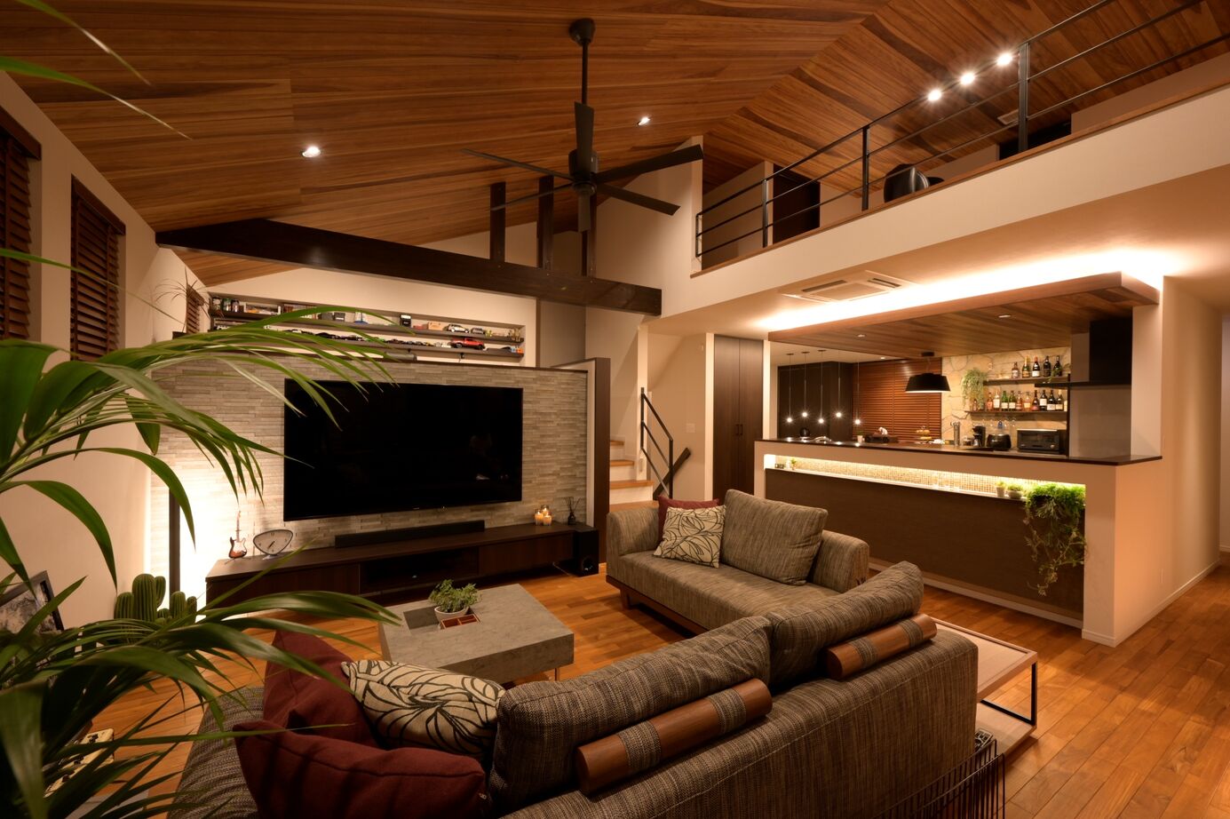 近藤建設 【4500万円～/50坪台/スキップフロア/ロフト】リゾートの寛ぎを自邸で。自然素材を贅沢に使った重厚な家の建築実例画像4