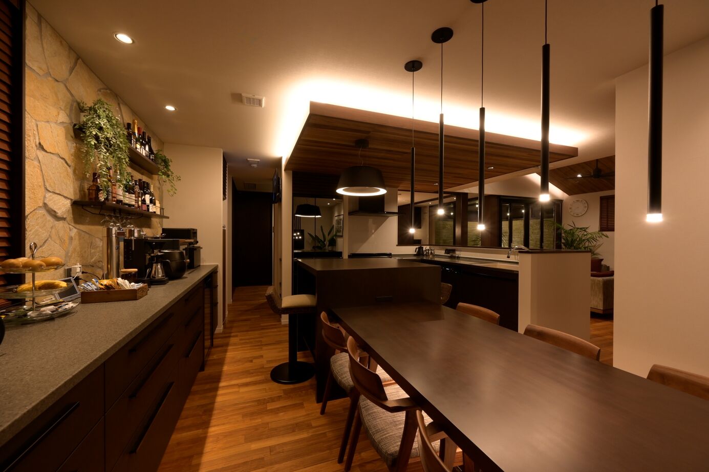 近藤建設 【4500万円～/50坪台/スキップフロア/ロフト】リゾートの寛ぎを自邸で。自然素材を贅沢に使った重厚な家の建築実例画像6