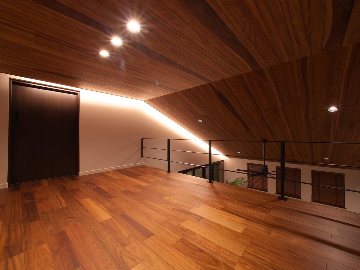 近藤建設 【4500万円～/50坪台/スキップフロア/ロフト】リゾートの寛ぎを自邸で。自然素材を贅沢に使った重厚な家の建築実例画像11