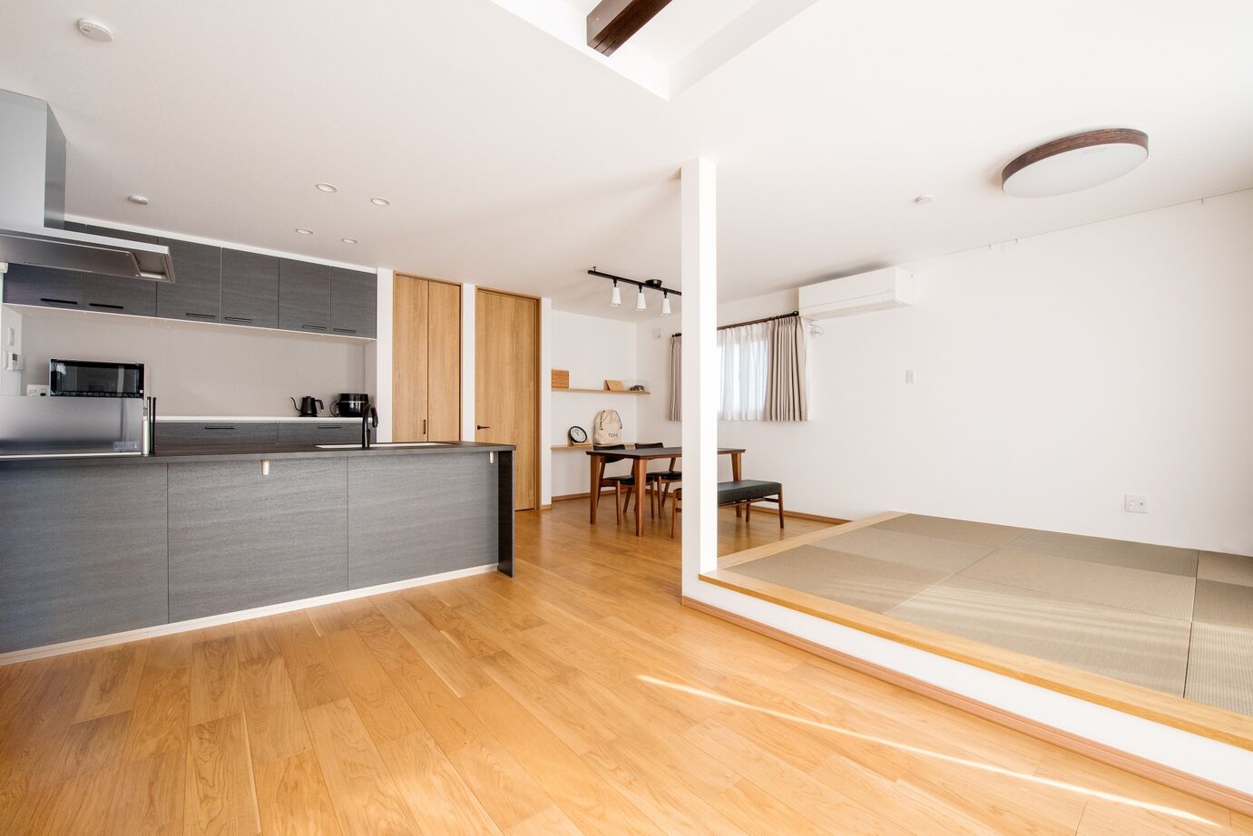 近藤建設 【3000万円台/60坪台/建て替え/間取り図】室内でつながる平屋と2階建て。程よい距離感が嬉しい二世帯住宅の建築実例画像2