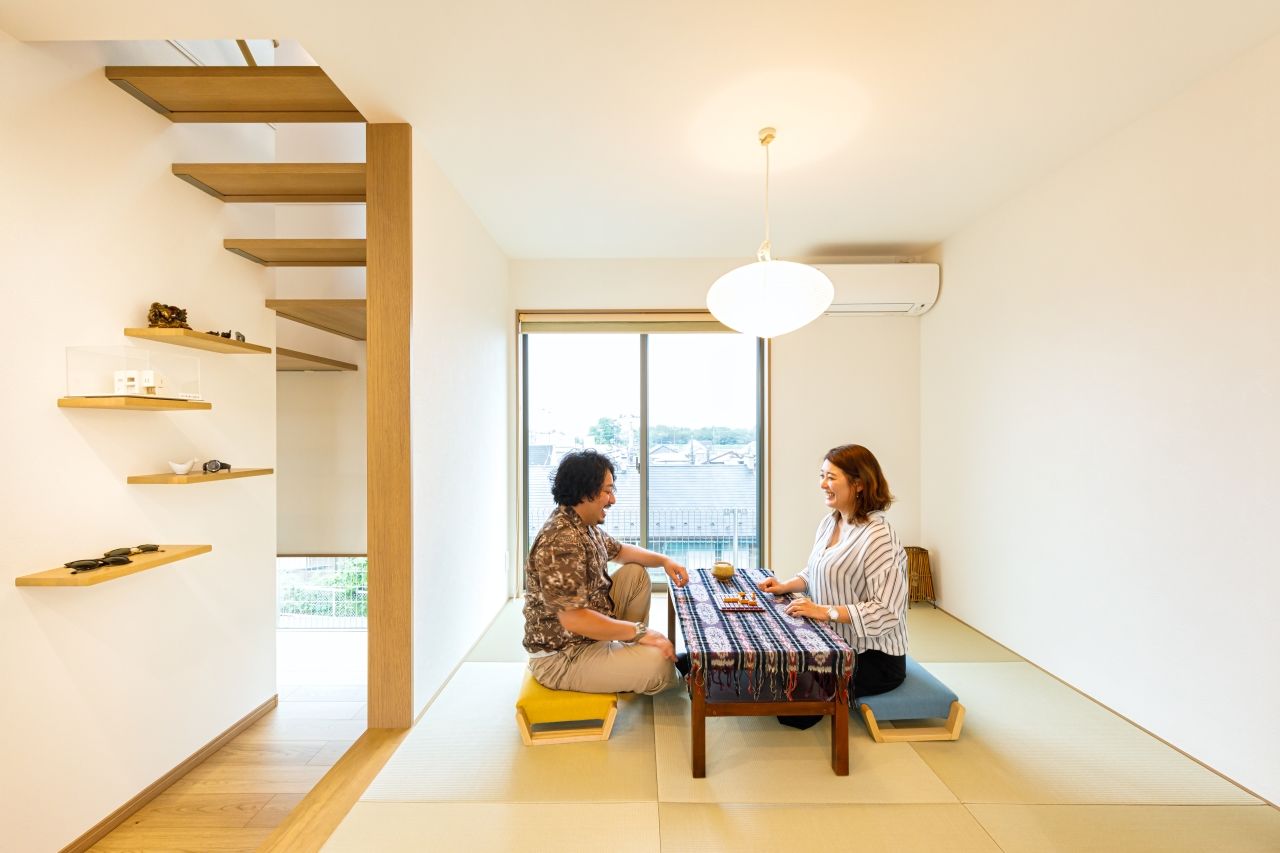 近藤建設 【1000万円台/30坪台/間取り図】白×木調の四角い外観、デザイン力とコスパにこだわった景色楽しむ高台の家の建築実例画像5