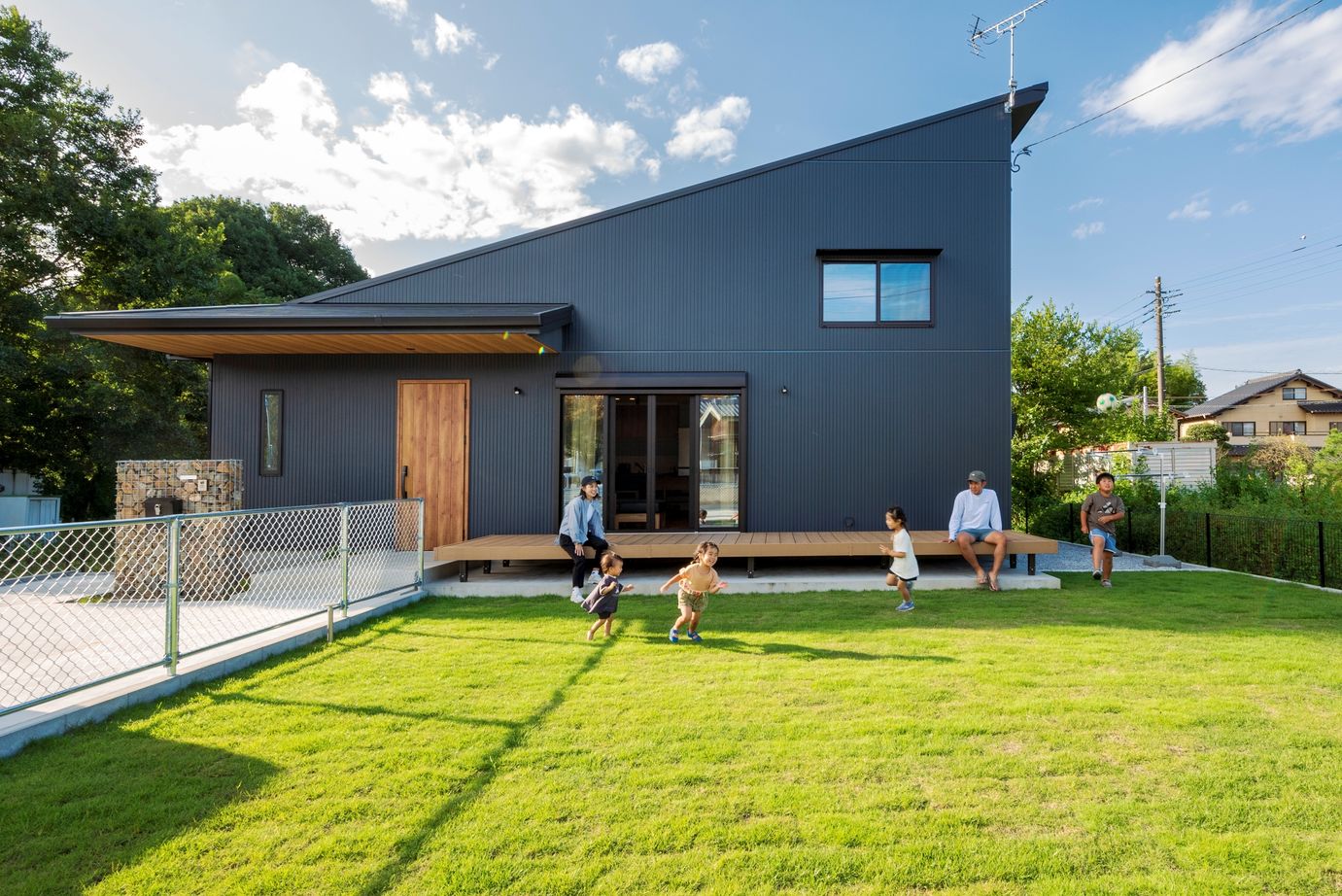 近藤建設 【平屋/2000万円台/30坪/間取り図】建築士の提案に感動。土間玄関と繋がるリビングとスキップフロアの家。の建築実例画像1