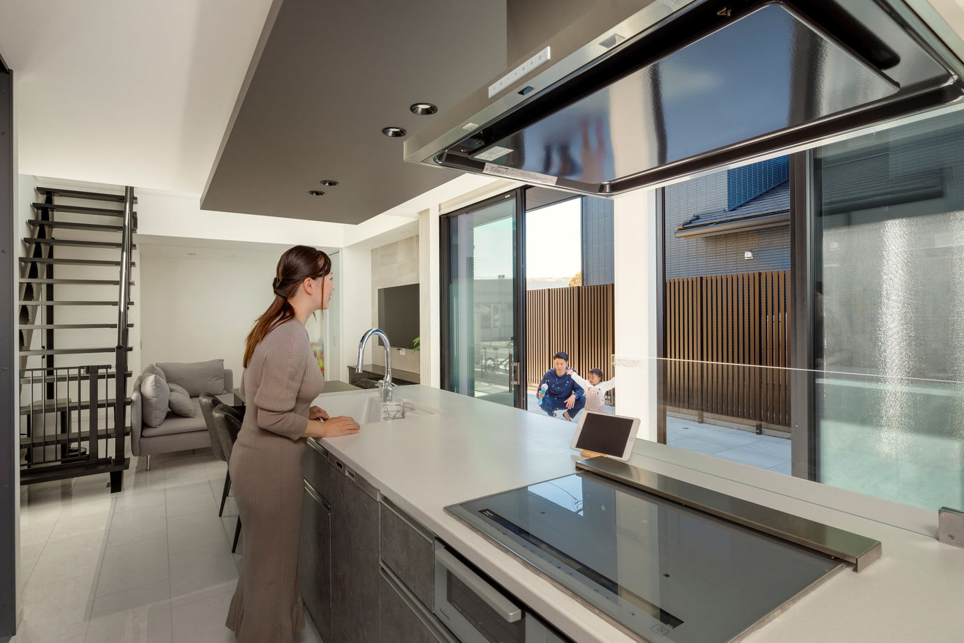 近藤建設 【3000万円台/40坪台/車2台/間取り図】効率いい一直線の動線に満足！家とつながるビルトインガレージハウスの建築実例画像7