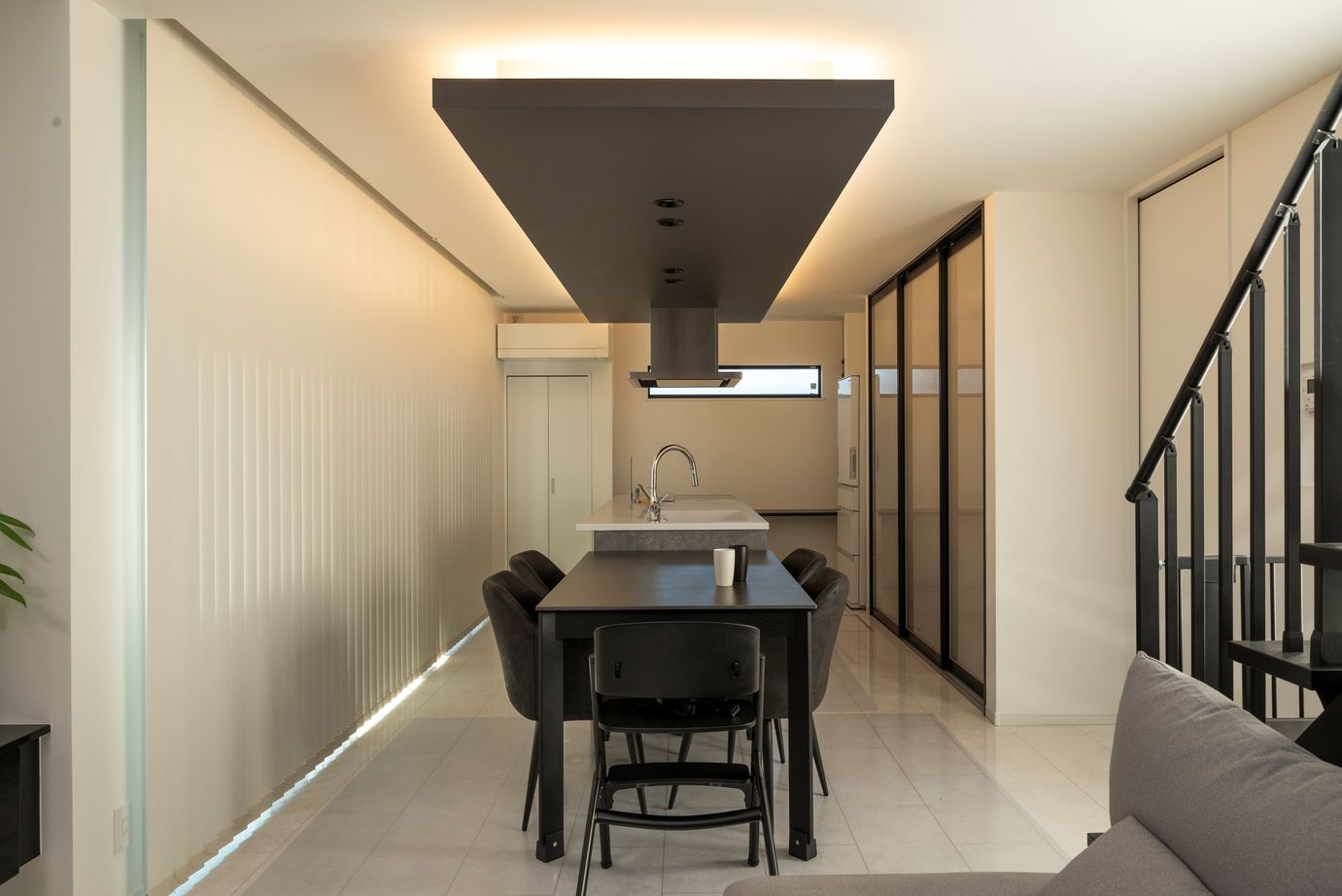 近藤建設 【3000万円台/40坪台/車2台/間取り図】効率いい一直線の動線に満足！家とつながるビルトインガレージハウスの建築実例画像8