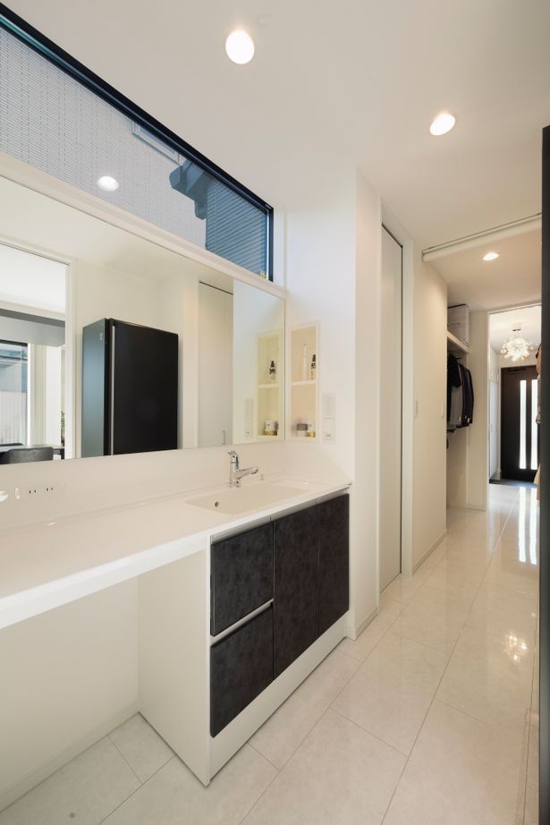 近藤建設 【3000万円台/40坪台/車2台/間取り図】効率いい一直線の動線に満足！家とつながるビルトインガレージハウスの建築実例画像11