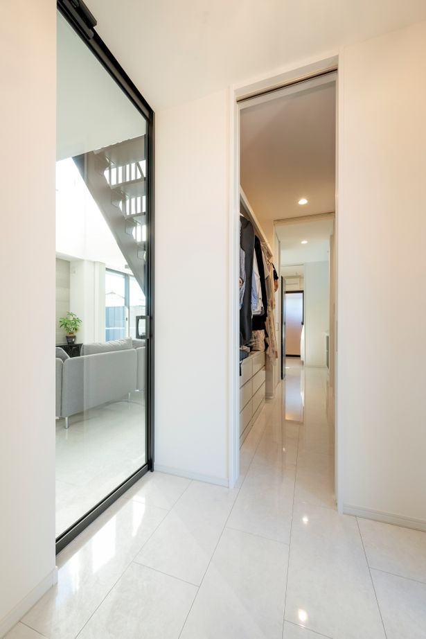 近藤建設 【3000万円台/40坪台/車2台/間取り図】効率いい一直線の動線に満足！家とつながるビルトインガレージハウスの建築実例画像13