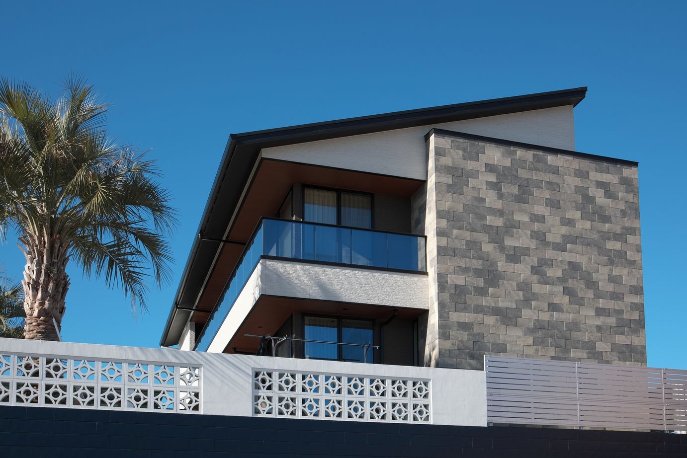 近藤建設 【4000万円～/60坪台/間取り図】7人家族が自然に集い各々でリラックス。南国リゾートホテルみたいな家。の建築実例画像18