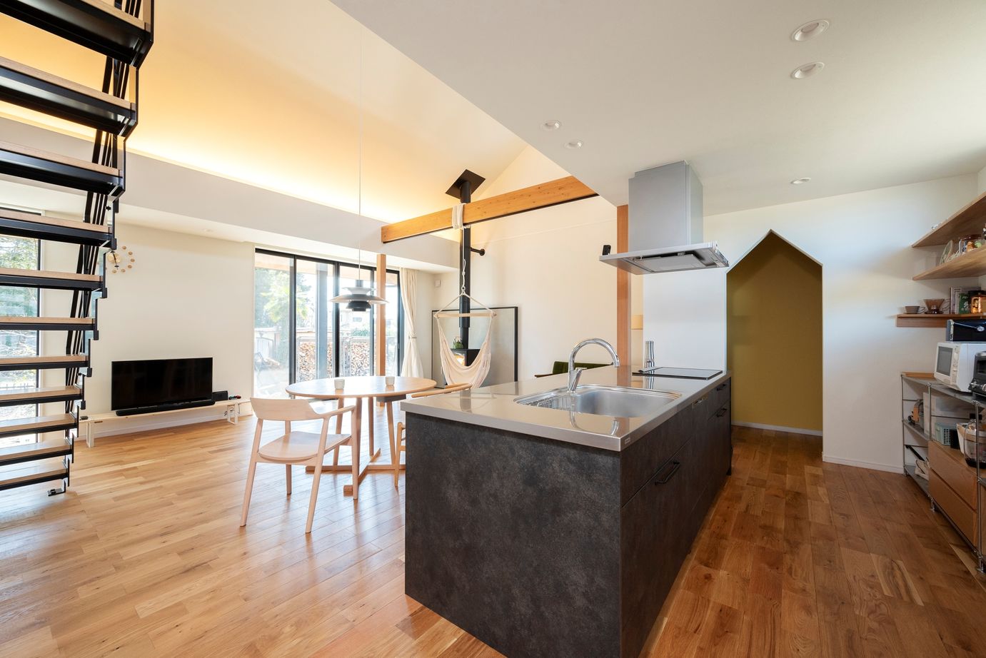 近藤建設 【2000万円台/30坪台/間取り図/薪ストーブ】コーヒー片手に自然を感じ、くつろぐ。まるで別荘のような家の建築実例画像6