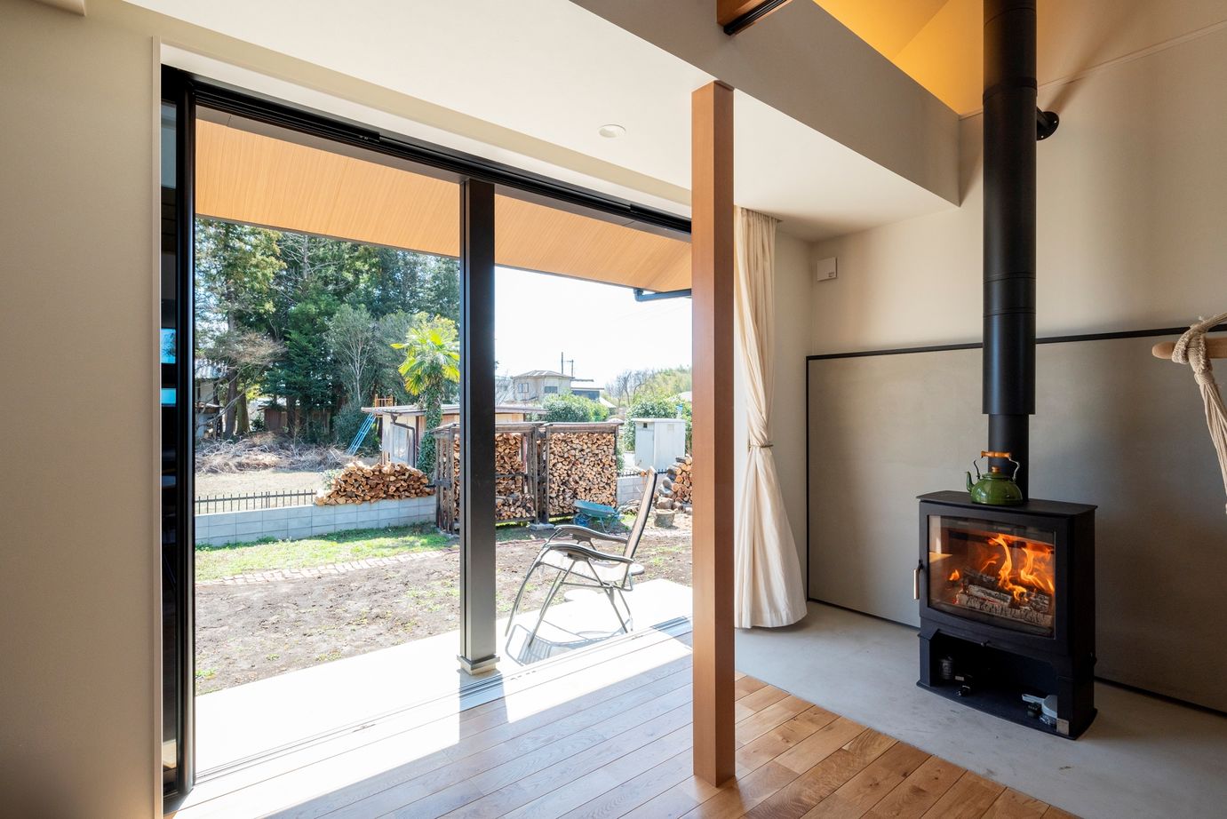 近藤建設 【2000万円台/30坪台/間取り図/薪ストーブ】コーヒー片手に自然を感じ、くつろぐ。まるで別荘のような家の建築実例画像9