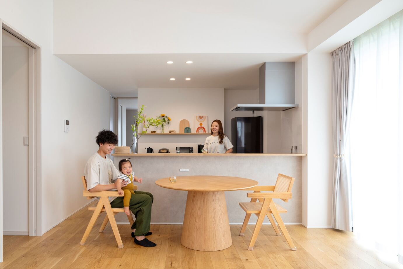 近藤建設 【平屋/2000万円台/30坪台/間取り図】黒×木目のモダンなカフェ風の家。綿密な収納＆動線計画で家事効率もUPの建築実例画像3