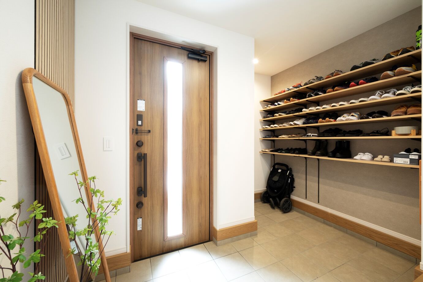 近藤建設 【平屋/2000万円台/30坪台/間取り図】黒×木目のモダンなカフェ風の家。綿密な収納＆動線計画で家事効率もUPの建築実例画像12