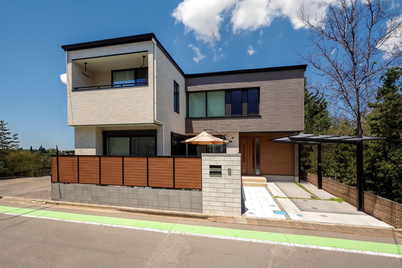 近藤建設 【3000万円台/40坪台/間取り図】女性建築士の提案力に感動。ウッドデッキとつながる吹き抜けリビングの家。の建築実例画像2