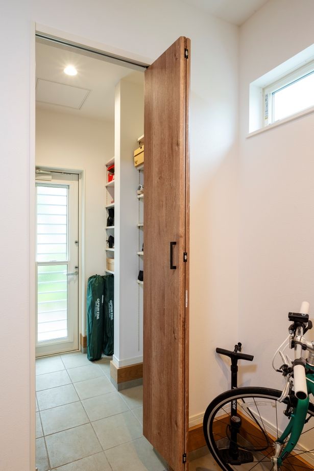 近藤建設 【2000万円台/30坪台/通り土間/間取り図】自転車を2台置ける広い土間玄関のあるカリフォルニアスタイルの家の建築実例画像6