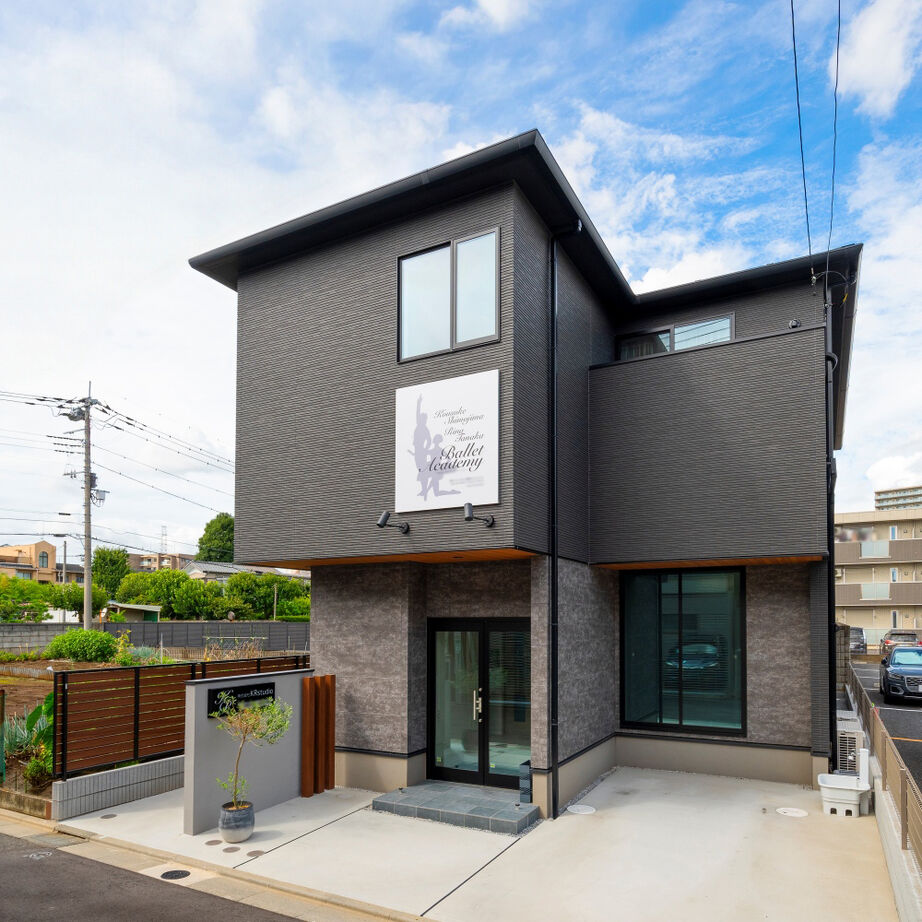近藤建設 【店舗併用住宅/3000万円台/40坪台/間取り図】木造で叶えた、天井高3mの開放感のあるバレエ教室スタジオの建築実例画像2