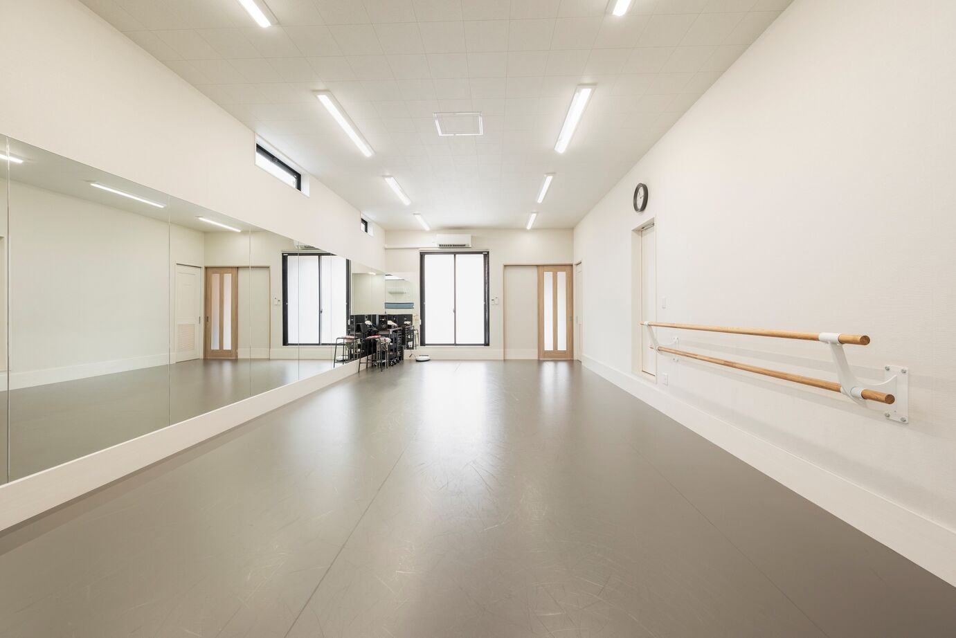 近藤建設 【店舗併用住宅/3000万円台/40坪台/間取り図】木造で叶えた、天井高3mの開放感のあるバレエ教室スタジオの建築実例画像3