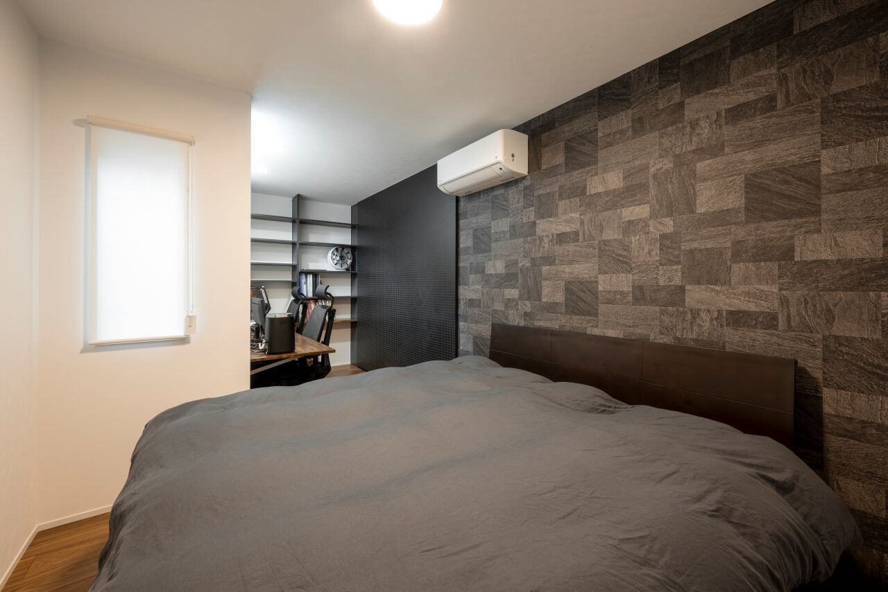 近藤建設 【2000万円台/20坪台】ホームバー風キッチンが暮らしの主役。自由設計で叶えた、シックな大人の開放空間の建築実例画像8