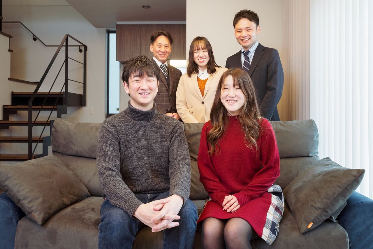 近藤建設 【2000万円台/20坪台】ホームバー風キッチンが暮らしの主役。自由設計で叶えた、シックな大人の開放空間の建築実例画像10