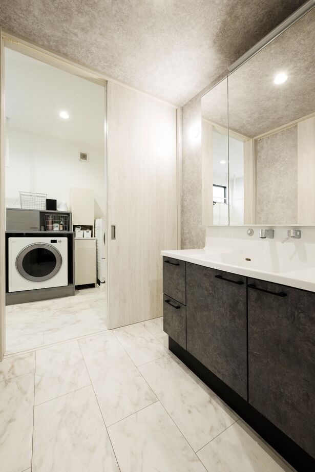 近藤建設 【2000万円台/30坪台/間取り図】素敵なバーカウンター付きキッチンが主役。ずっと愛せるモダンデザイン住宅の建築実例画像7