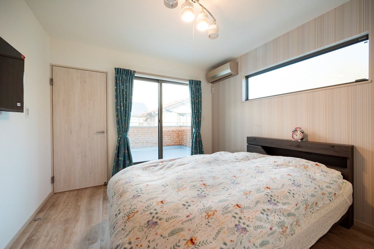 近藤建設 【2000万円台/30坪台/間取り図】素敵なバーカウンター付きキッチンが主役。ずっと愛せるモダンデザイン住宅の建築実例画像9