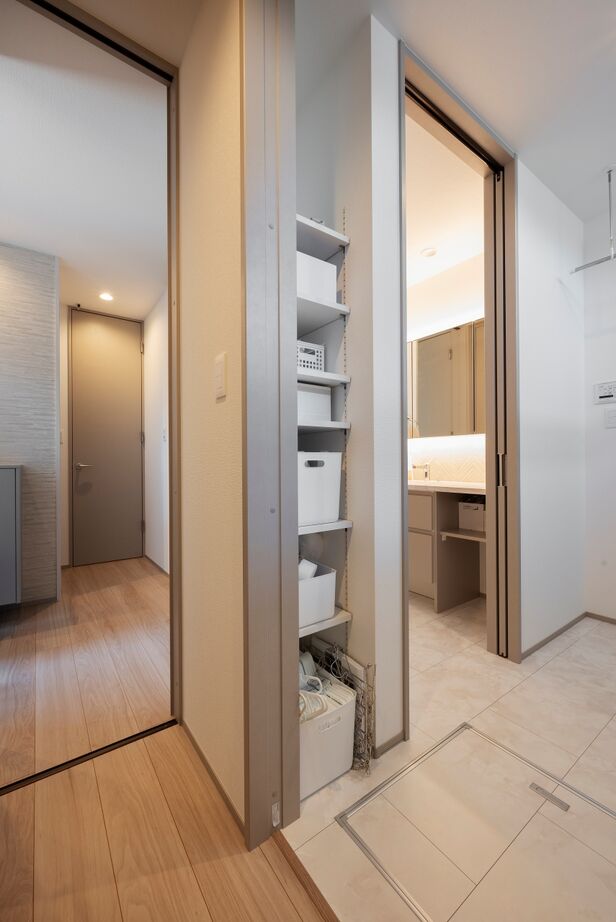 近藤建設 【30坪台/間取り図】下がり天井のキッチンや回遊動線、開放的なテラスも！プロの提案で叶えた理想の住まいの建築実例画像4