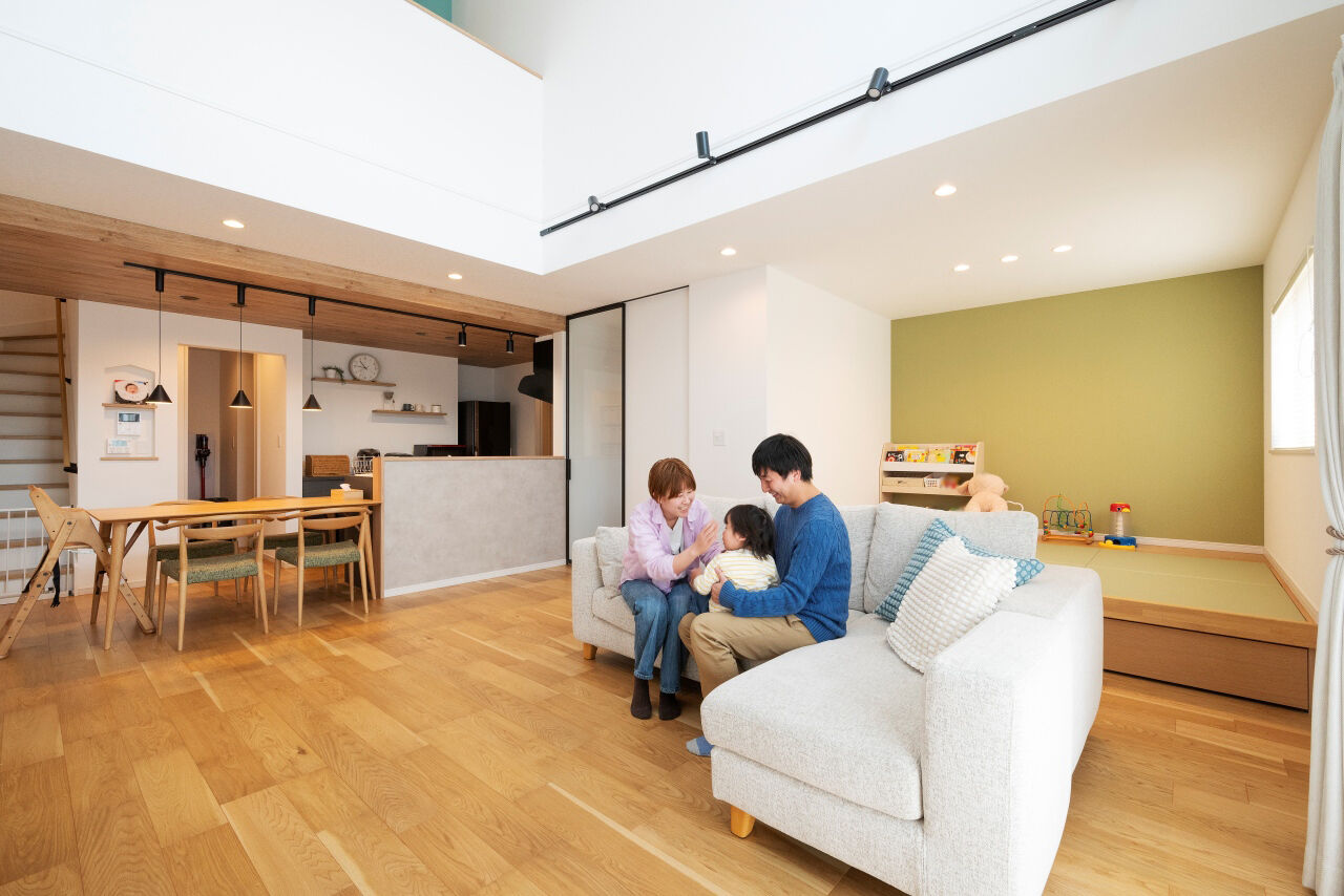 近藤建設 【2000万円台/30坪台/間取り図】2つの回遊動線で暮らしが快適。それぞれの居場所を叶えた北欧テイストの家の建築実例画像1