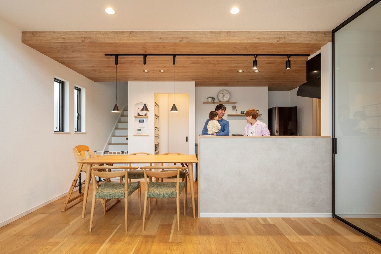 近藤建設 【2000万円台/30坪台/間取り図】2つの回遊動線で暮らしが快適。それぞれの居場所を叶えた北欧テイストの家の建築実例画像2